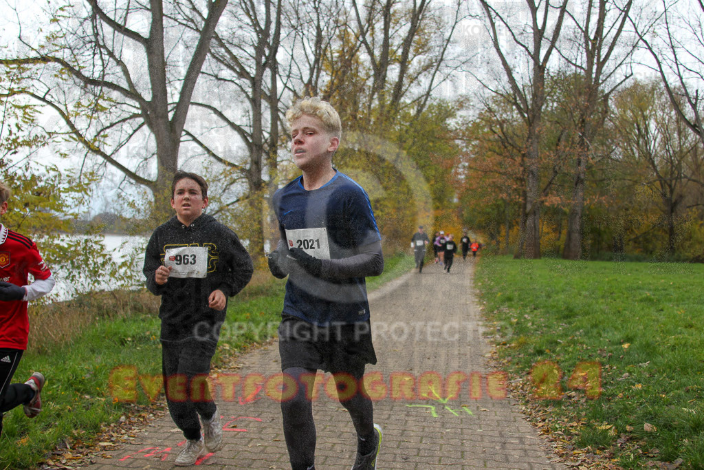 221127_1044_EV4_2101 | Sportfotografie im Rhein-Sieg Kreis, Köln, Bonn, NRW, Rheinland Pfalz, Hessen, etc. Unser Tätigkeitsfeld umfasst den Laufsport vom Volkslauf über den Marathon, Duathlon, Triathon bis zum Ultralauf wie Kölnpfad Ultra oder Schindertrail.