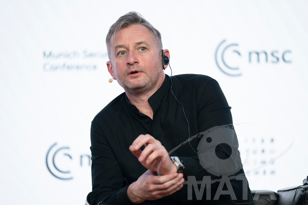 _DWA2943 | Die MSC Security and Literature Series der Münchner Sicherheitskonferenz wird von der ZEIT mitveranstaltet und vom Literaturhaus München unterstützt. Am Donnerstag, 12. Februar (19-20 Uhr), spricht Autor Serhiy Zhadan aus Charkiw mit Chrystia Freeland, Sonderbeauftragte für den Wiederaufbau der Ukraine und ehemalige stellvertretende Premierministerin Kanadas, über die Zukunft der Ukraine - Realisiert mit Pictrs.com