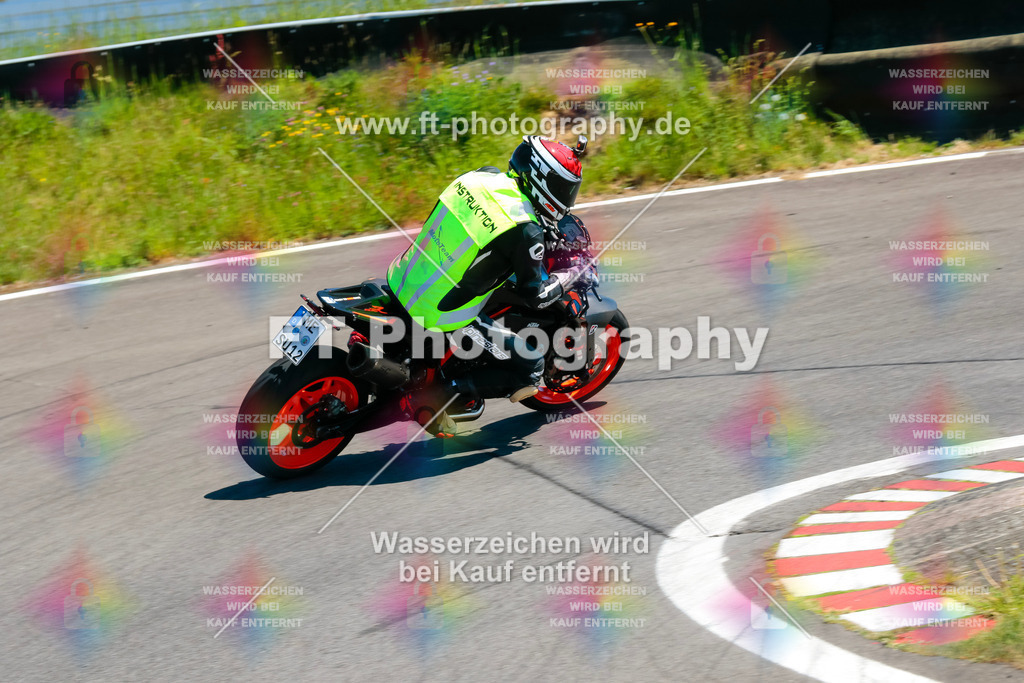 Moto-TeamOBK-22125 | Hier findet Ihr Bilder von Touristenfahrten auf der Nürburgring Nordschleife oder von anderen Veranstaltungen die ich besucht habe. Viel Spass beim Durch Schauen 