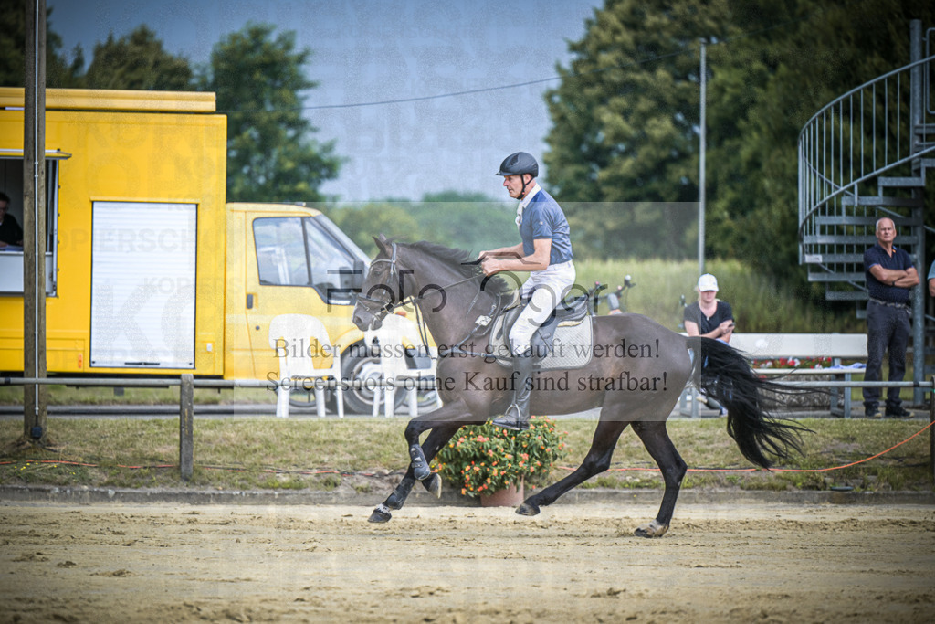 DOS_0870 | Entdecke hochwertige Reitturnierfotos von Foto Oger. Professionell, emotional und authentisch – jetzt Lieblingsmomente im Shop bestellen.Deutschlandweite Turnierfotografie. - Realisiert mit Pictrs.com