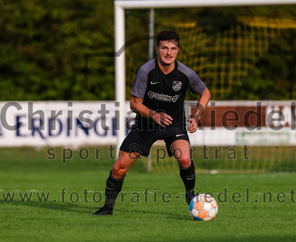 2023-08-08_127_FC_Moosinning_gegen_FC_Langengeisling | Moosinning, Deutschland, 08.08.2023:
Fußball, Bezirksliga Oberbayern Ost 2023 / 2024, 3. Spieltag, FC Moosinning gegen FC Langengeisling, Endergebnis: 0:4

Michael Faltlhauser (FC Langengeisling, #3)

Foto: Christian Riedel / fotografie-riedel.net