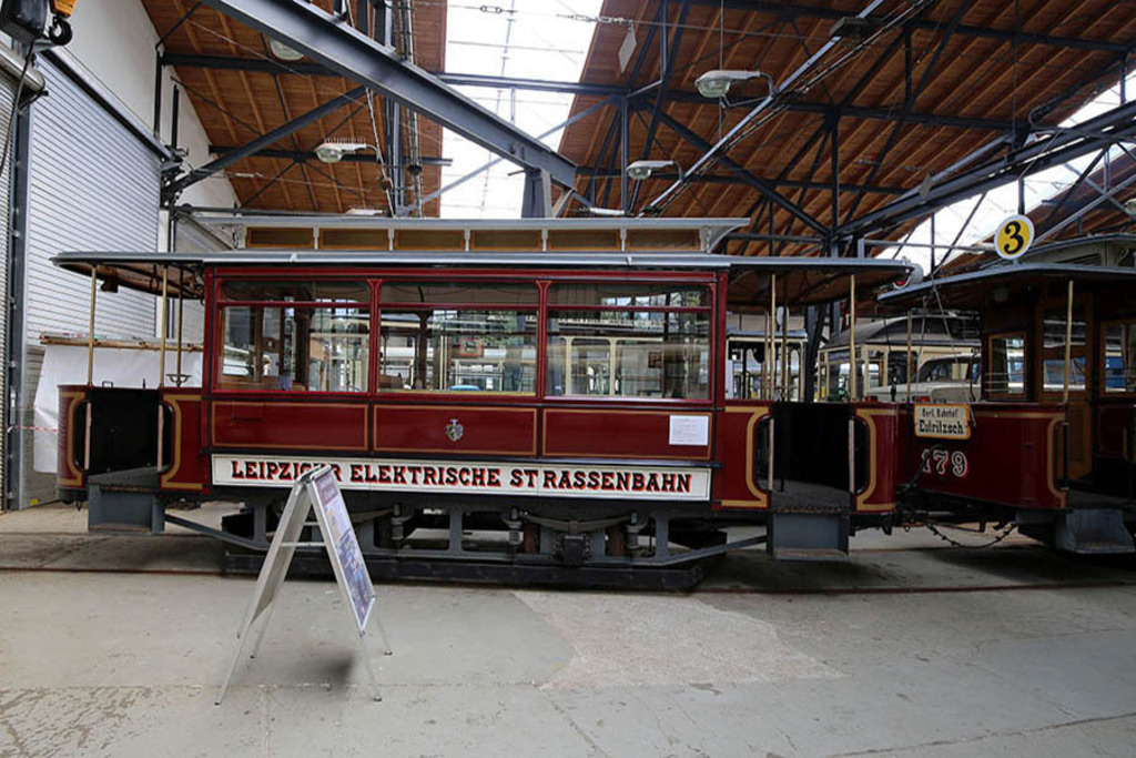 Straßenbahnmuseum Leipzig | Entdecke über 20 Kategorien Leipzig-Motive: Foto-Downloads, hochwertige Poster, Leinwand- & Fine-Art-Prints. Jetzt Lieblingsfoto im Bildlexikon Leipzig Shop bestellen!