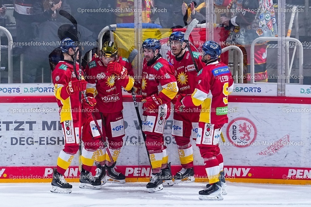 xYDRx20012601032 | 20.01.2026, xydrx, Eishockey, DEL2, Düsseldorfer EG - Blue Devils Weiden, PSD Bank Dome Düsseldorf: Torjubel nach dem Tor zum 1:1 für die Düsseldorfer EG durch Torschütze Yushiroh Hirano (Düsseldorfer EG #91) zusammen mit Erik Brandford (Düsseldorfer EG #22) und Maximilian Faber (Düsseldorfer EG #63) und Emil Quaas (Düsseldorfer EG #21) Lucas Lessio (Düsseldorfer EG #9)  Photo: xYannisxDreimannxPressefotoKochx
