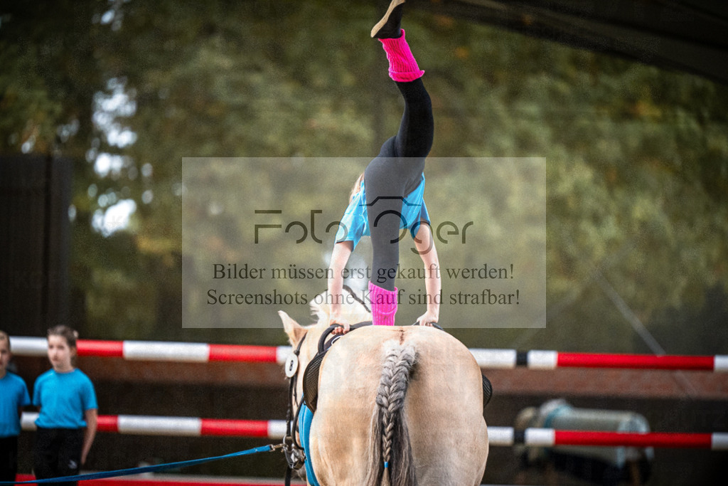 DOS_0188 | Entdecke hochwertige Reitturnierfotos von Foto Oger. Professionell, emotional und authentisch – jetzt Lieblingsmomente im Shop bestellen.Deutschlandweite Turnierfotografie. - Realisiert mit Pictrs.com