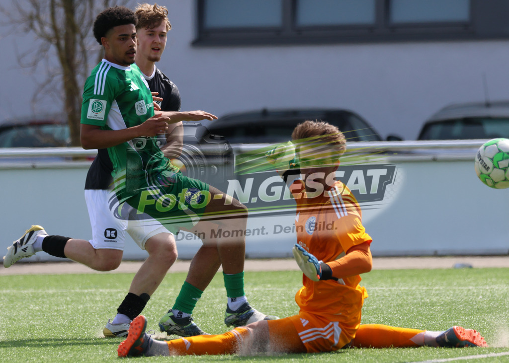 SV Rödinghausen - MSV Duisburg | Auf dem Bild zu sehen: schwarz SV Rödinghausen ; grün MSV Duisburg: SV Rödinghausen, MSV Duisburg, Saison 25/26, A-Jugend, Testspiel, Rödinghausen, Deutschland - Realisiert mit Pictrs.com