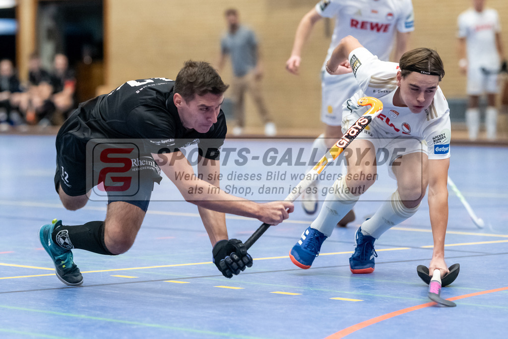 SFE_20240106_0031 | Neuss, Deutschland, 06.01.2024: Vitali Shevchuk (SW Neuss), Justus Warweg (Rot-Weiss Köln) in Aktion waehrend des Spiels der Halle 1. Bundesliga Herren zwischen SW Neuss vs Rot-Weiss Köln im Stadionhalle (SW Neuss) am 06.01.2024 in Neuss, Deutschland. (Foto von Stephan Fehrmann)

Neuss, Germany, 06.01.2024: Vitali Shevchuk (SW Neuss), Justus Warweg (Rot-Weiss Köln) in action during the game of Halle 1. Bundesliga Herren between SW Neuss vs Rot-Weiss Köln in Stadionhalle (SW Neuss) at 06.01.2024 in Neuss, Deutschland. (Foto von Stephan Fehrmann)