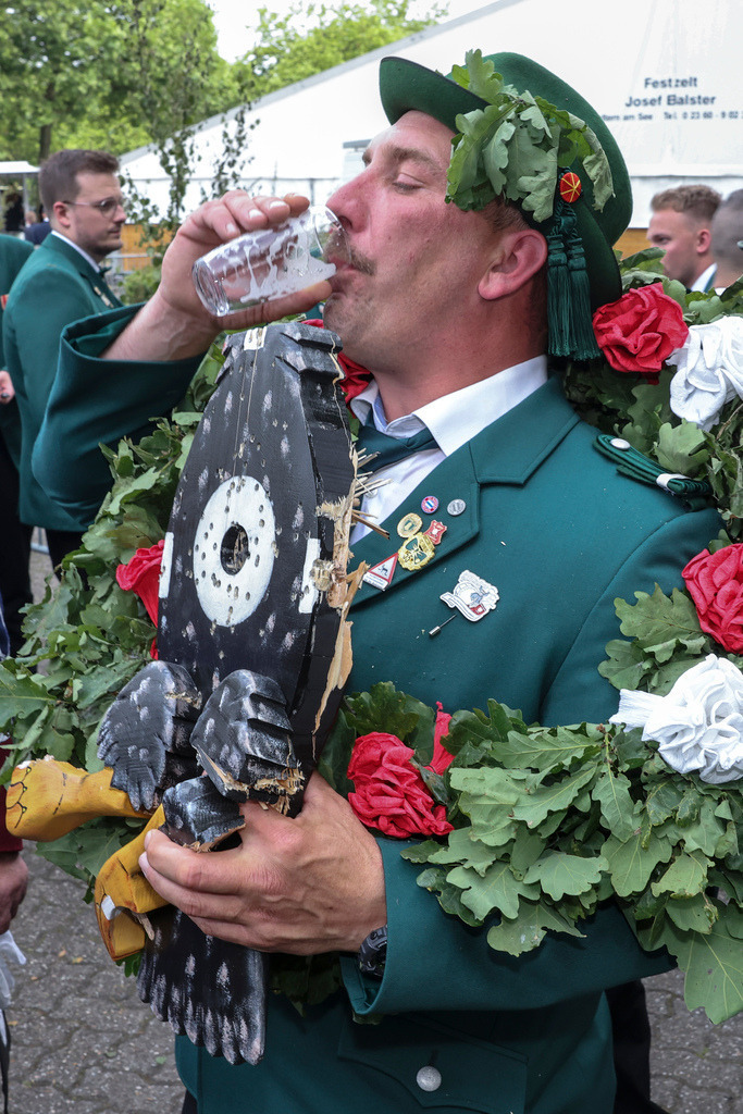 top-top.de 240601-149 | Foto, Video, Fotografie, Videografie, Fotobox, DJ, Discjockey, Musik, Musikbox, Veranstaltung, Photobooth, Amazon, Ebay, Buchtipp, Bestseller, Autor, Verlag, Buch, Wesel, Hamminkeln, NRW, Dinslaken, Rees, Drohne, Hochzeit, Party, Fotobox, Wesel, Fotograf