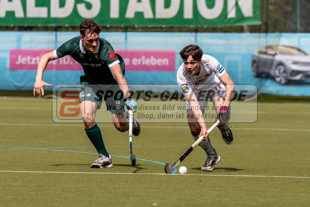 MJ_UHTC-RWK_13.04.2024-25 | Paul Babic (Rot-Weiss Köln #11) &amp; Jannik Enaux (Uhlenhorst Mülheim #15), Uhlenhorst Mülheim - Rot-Weiß Köln am 13.4.2024 in der Waldstadion, Mülheim a.d.Ruhr