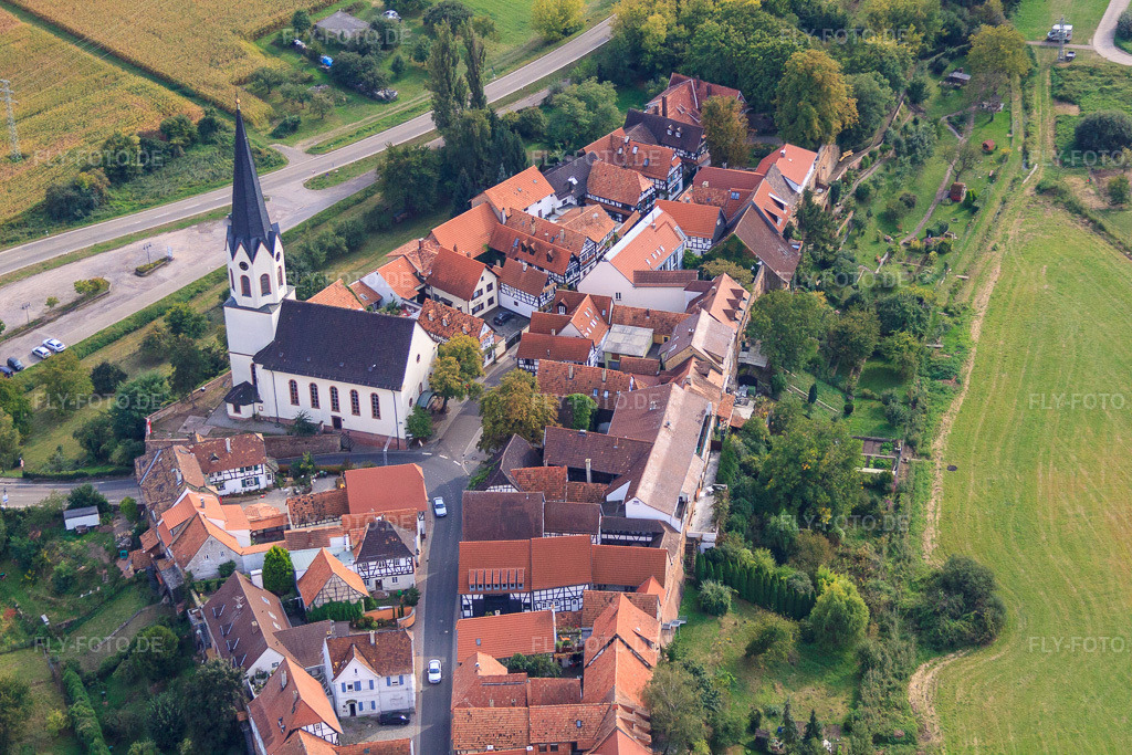 Luftbild: Kirche St. Dionysius am Hinterstädel in Jockgrim im Bundesland Rheinland-Pfalz in Deutschland. Foto: IMG_53259.jpg vom 23.09.2012 durch Werner Riehm/FLY-FOTO.deGemeinde 