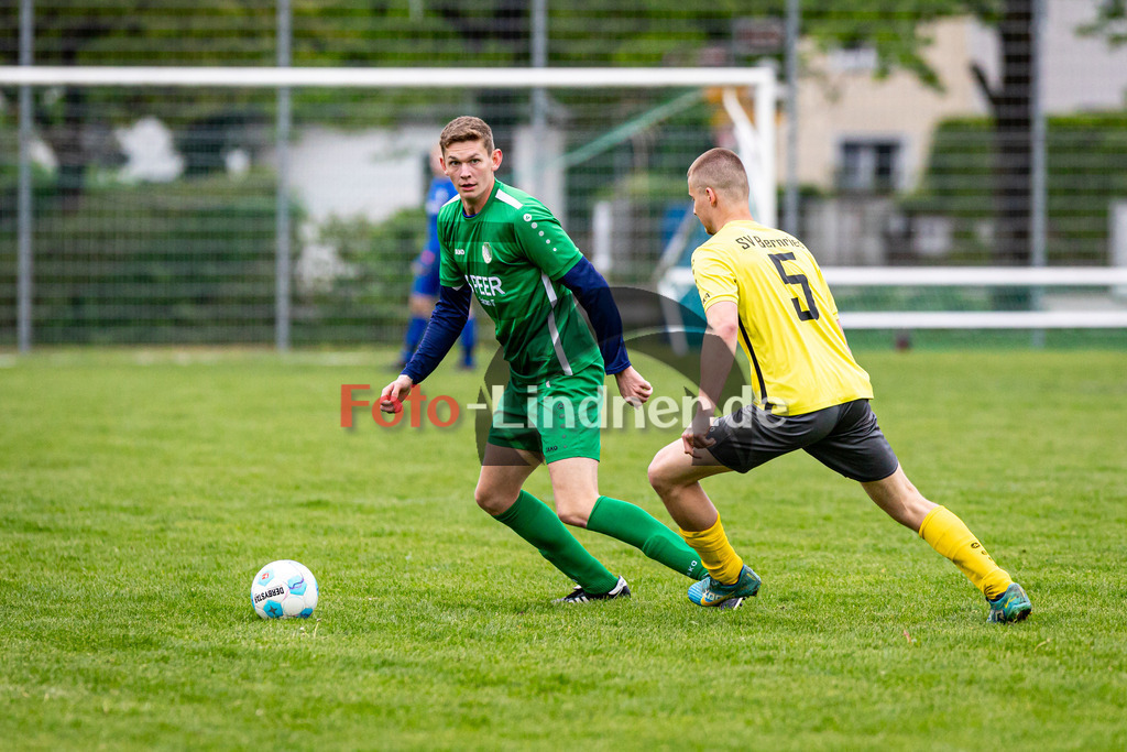 FC Seeshaupt gegen SV Bernried | Fußball A-Klasse Herren Oberbayern Zugspitze Gruppe 5 2025/26, FC Seeshaupt gegen SV Bernried, 20250504,Moritz ARTELT (FC Seeshaupt 3) am Ball,2025-05-04 in Seeshaupt (Sportplatz Seeshaupt Platz 1), Moritz ARTELT (FC Seeshaupt 3), Simon SEDLMAIER (SV Bernried 5)Copyright: WolfgangxLindner www.foto-lindner.de