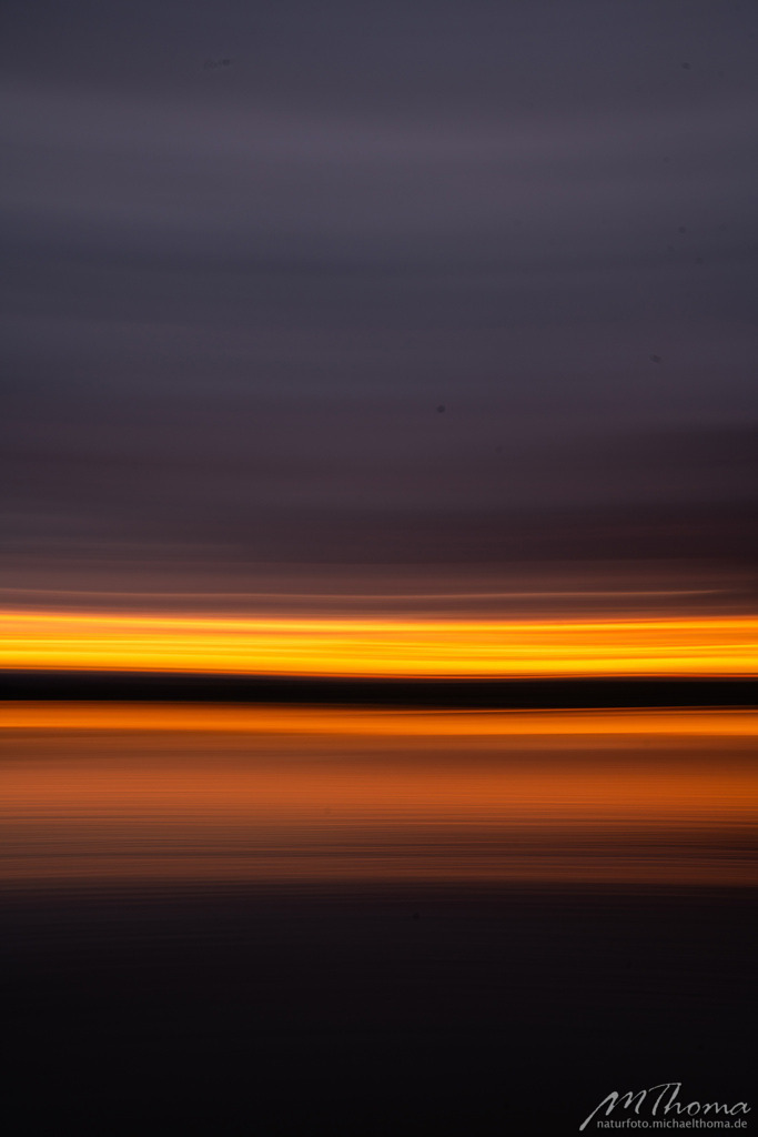 Intentional Camera Movement bei Sonnenuntergang | Dies ist der Online-Shop von naturfoto.michaelthoma.de. Ich bin leidenschaftlicher Naturfotograf und fotografiere von der Andromedagalaxie bis zum Zwergtaucher, von der Ameise bis zum Orionnebel alles was mit Natur zu tun hat. Hier kann eine Auswahl meine - Realisiert mit Pictrs.com