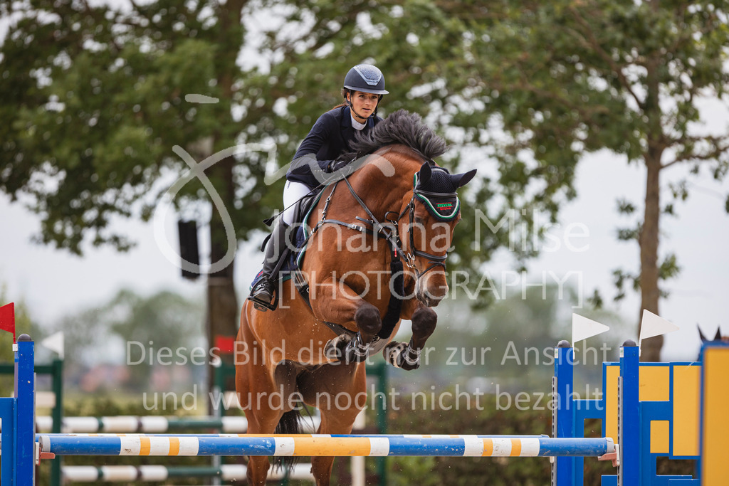 240614_Lemwerder_M2-Springen-456 | Deine schönsten Turniermomente als professionelle Fotos! Entdecke hochwertige Pferdesport-Fotografie im Online-Shop. Jetzt Fotos finden & bestellen!
