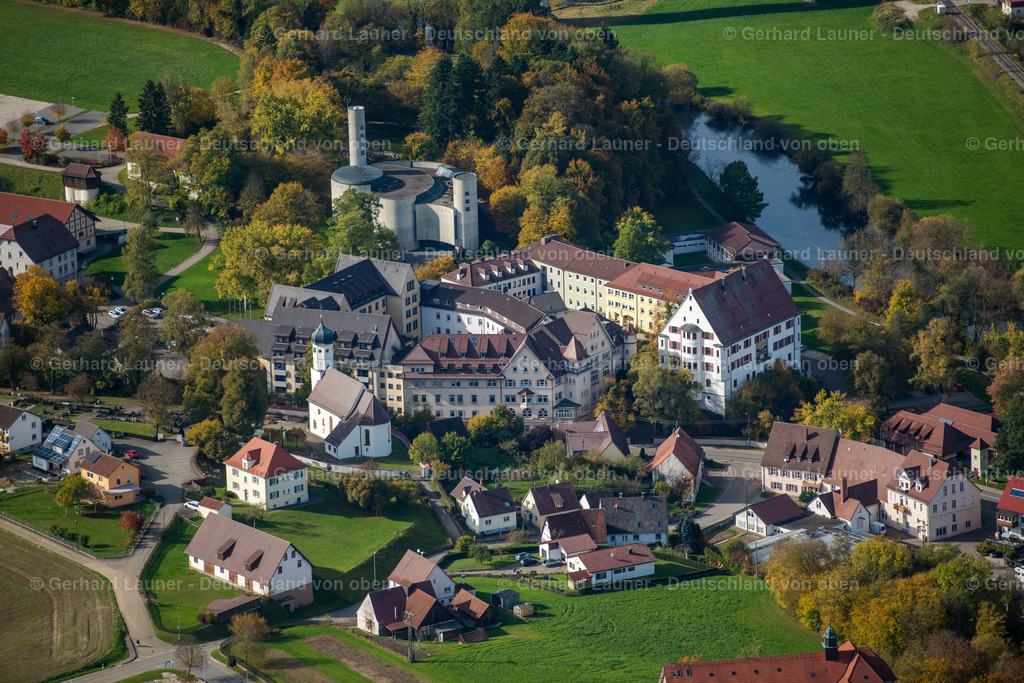 3704105 | UNTERMARCHTAL 13.10.2017 Gebäudekomplex des Klosters Untermarchtal an der Donau in Untermarchtal im Bundesland Baden-Württemberg, Deutschland. Weiterführende Informationen bei: enossenschaft der Barmherzigen Schwestern vom hl. Vinzenz von Paul in Untermarchtal e.V. Mutterhaus Untermarchtal. // Complex of buildings of the monastery Untermarchtal at the river Danube in Untermarchtal in the state Baden-Wurttemberg, Germany. Further information at: enossenschaft der Barmherzigen Schwestern vom hl. Vinzenz von Paul in Untermarchtal e.V. Mutterhaus Untermarchtal. Foto: Gerhard Launer