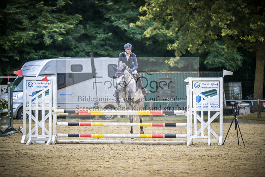 DOS_3709 | Entdecke hochwertige Reitturnierfotos von Foto Oger. Professionell, emotional und authentisch – jetzt Lieblingsmomente im Shop bestellen.Deutschlandweite Turnierfotografie. - Realisiert mit Pictrs.com