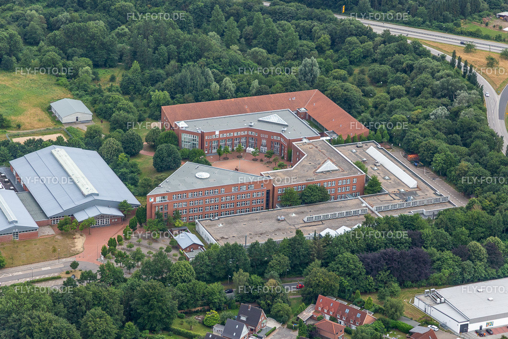 RBZ Hannah-Arendt-Schule AöR, RBZ Eckener-Schule Flensburg AöR | Luftbild: RBZ Hannah-Arendt-Schule AöR, RBZ Eckener-Schule Flensburg AöR im Ortsteil Friesischer Berg in Flensburg im Bundesland Schleswig-Holstein in Deutschland. Foto: IMG_127735.jpg vom 23.07.2021 durch ©2025 Werner Riehm fly-foto.de/copyright - Realisiert mit Pictrs.com