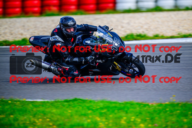 MaZZes_FotoMatrix_240910_6007705_8114 | GELB