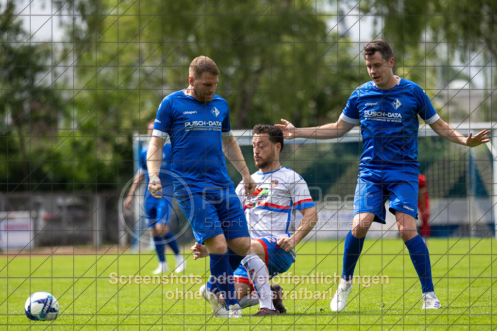 20250601_153102_0172 | #,1.FC Eislingen (blau) vs. AC Catania Kirchheim (weiß), Fußball, Bezirksliga - Bezirk Neckar/Fils, 29. Spieltag, Saison 2024/2025, Rasenplatz, Eichbachstation, Haldenstraße, 73054 Eislingen, 01.06.2025 - 15:00 Uhr,Foto: PhotoPeet-Sportfotografie/Peter Harich