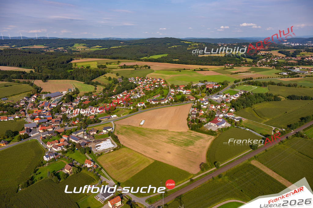 Die Luftaufnahme Rothwind - Mainleus wurde 2017 mittels Flugzeug (keine Drohne) erstellt. Perfekte Schärfe und Druck- Auflösung- Garantiert!