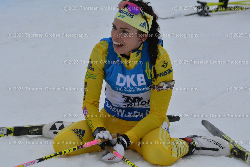 IBU WC Biathlon Oberhof 2018 | HOEGBERG Elisabeth (SWE) im Ziel (Platz 31); IBU WC Biathlon Oberhof 2018, 7.5 km Sprint Frauen am 04.01.2018 in der DKB Ski Arena in Oberhof, (Deutschland) - Realisiert mit Pictrs.com