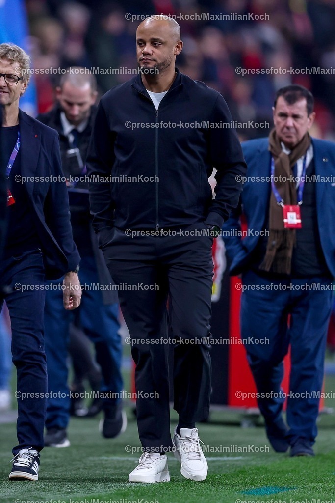 UCL11032502137 | 11.03.2025, Fußball, UEFA Champions League, Bayer 04 Leverkusen - FC Bayern München, Achtelfinale Rückspiel, BayArena, Saison 2024 2025: Trainer Vincent Kompany (Cheftrainer FC Bayern)DFB regulations prohibit any use of photographs as image sequences and or quasi-video.