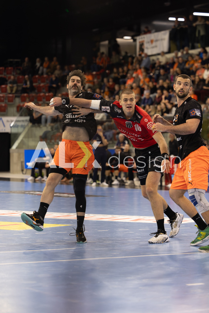 Handballen I Herren I Saison 2025-2026 I Quickline Handball League 2026 | Men I 18. Spieltag I Pfade Winterthur - Kadetten Schaffhausen I 20.12.2025 | 13 Juan Castro Alvarez (Kadetten Schaffhausen) - Rückraum mitte - Realisiert mit Pictrs.com