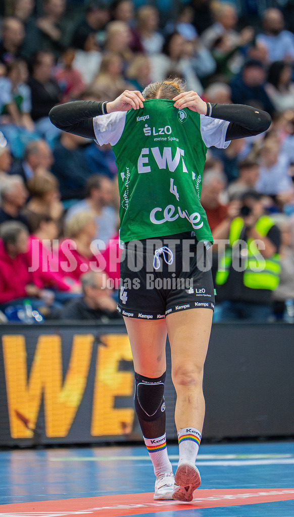 Handball I Frauen I Saison 2025-2026 I 1. HBF I 15. Spieltag I VFL Oldenburg - SV Union Halle-Neustadt 0098 | Toni-Luisa Reinemann (4, VfL Oldenburg)  - Realisiert mit Pictrs.com