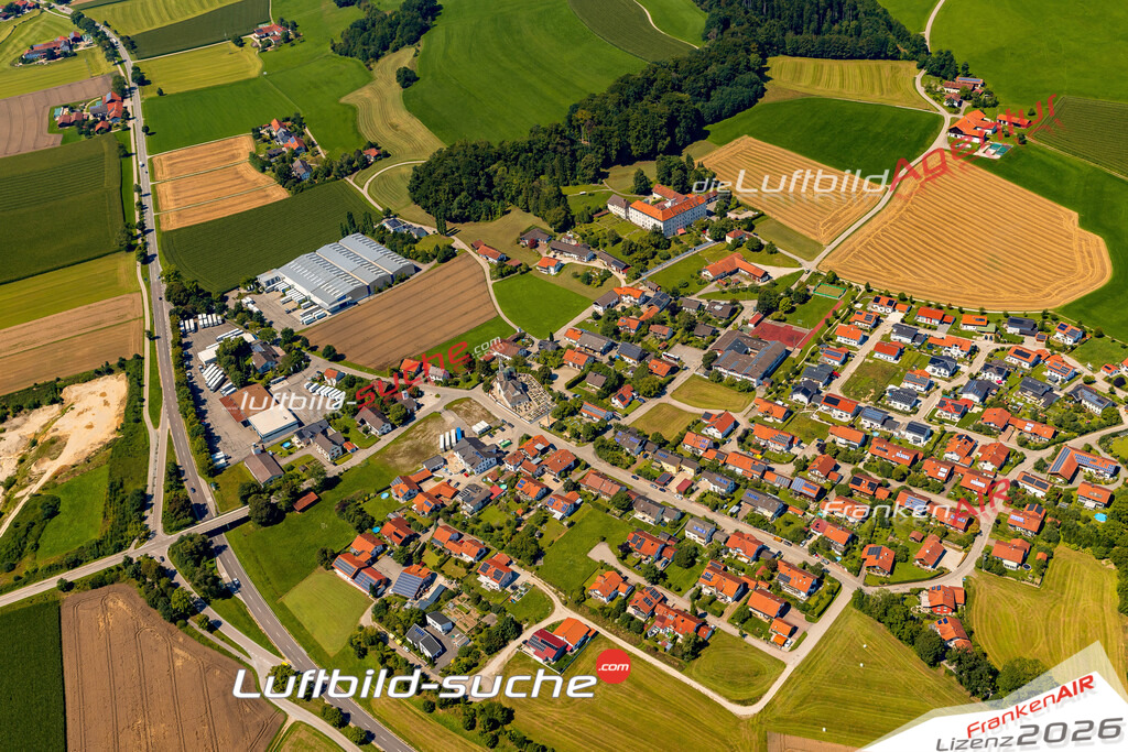 Schrägluftbild  Ramsau  Reichertsheim - Das Luftbild wurde 2025 vom UL-Flugzeug heraus erstellt ( keine Drohne ) - Hochauflösende Luftaufnahme -Nicht vergleichbar mit Google Maps oder Satelittenbilder- Die Geschenkidee !Mit Lizenz und Bildrechte bestellbar