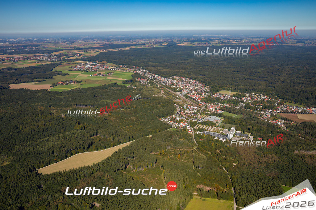 Aktuelles Luftbild von  Kirchseeon Kauf mit Lizenz / Bildrechten möglich- Die Luftaufnahme wurde 2021 mittels UL-Flugzeug erstellt ( keine Drohne ) - hochauflösende Kamera-Systeme von  Canon -Beste Qualität - Für grossformatige Ausdrucke geeignet. Die Geschenkidee !