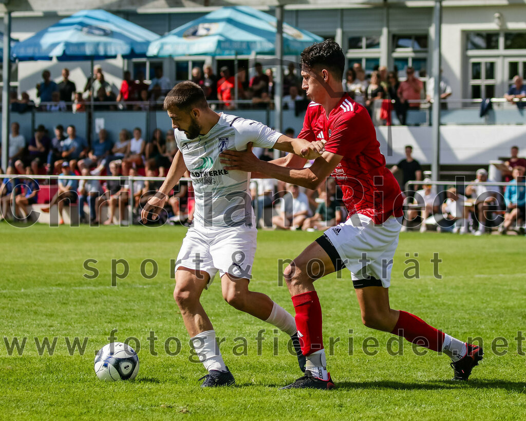 2023-07-30_109_FC_Lengdorf_gegen_SpVgg_Altenerding | Lengdorf, Deutschland, 30.07.2023:
Fußball, Kreisliga 2023 / 2024, 1. Spieltag, FC Lengdorf gegen SpVgg Altenerding, Endergebnis: 1:1

Leart Bilalli (SpVgg Altenerding, #10), Bastian Fischer (FC Lengdorf, #12)

Foto: Christian Riedel / fotografie-riedel.net