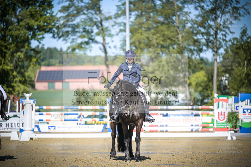 DOS_4004 | Entdecke hochwertige Reitturnierfotos von Foto Oger. Professionell, emotional und authentisch – jetzt Lieblingsmomente im Shop bestellen. - Realisiert mit Pictrs.com