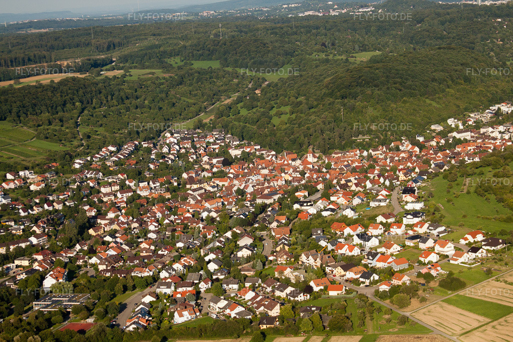 Luftbild: Ortsansicht von Westen im Ortsteil Dietlingen in Keltern im Bundesland Baden-Württemberg in Deutschland. Foto: IMG_32543.jpg vom 21.08.2010 durch Werner Riehm/FLY-FOTO.de