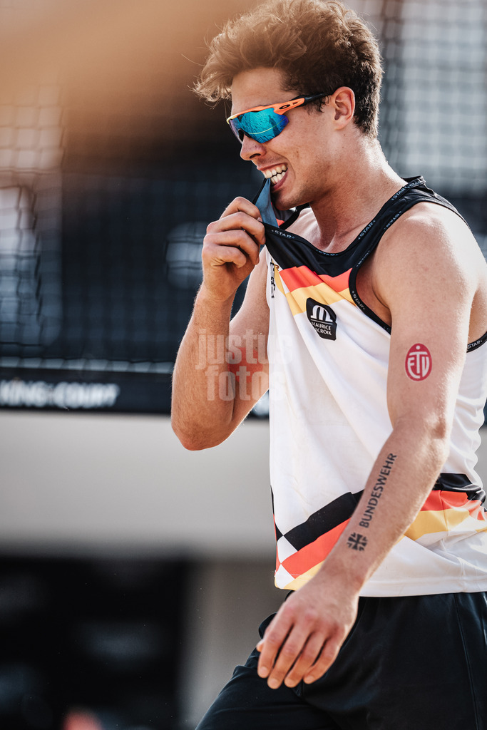 Beachvolleyball | Männer | Queen and King of the Court | Hamburg | 30.05.2024 | Lui Würst ärgert sich