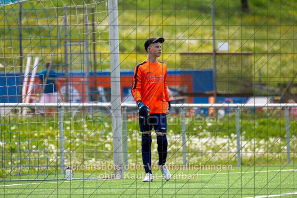 20250503_160940_0811 | #, 1.FC Eislingen (hellblau) vs. SGM TSG Zell-Hattenhofen-Holzmaden (dunkelblau), Jugend-Fussball, C-Junioren Landesstaffel Mitte, 18. Spieltag, Saison 20242025, Kunstrasenplatz, Haldenstraße 45, 73054 Eislingen, 03.05.2025 - 1500 Uhr,Foto: PhotoPeet-Sportfotografie/Peter Harich