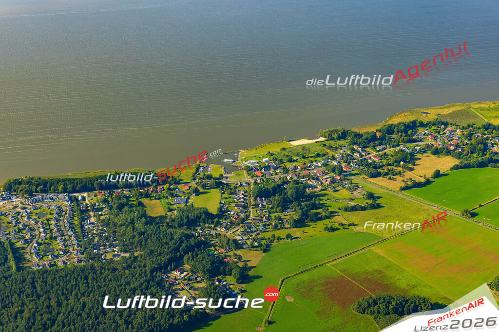 Luftaufnahme Bodstedt Dorfstraße Fuhlendorf - Die Luftaufnahme wurde 2025 vom UL-Flugzeug heraus erstellt ( ohne Drohne ) - Hochauflösende Luftaufnahme - für professionelle Ausdrucke geeignet. Die Geschenkidee !Mit Lizenz und Bildrechte bestellbar