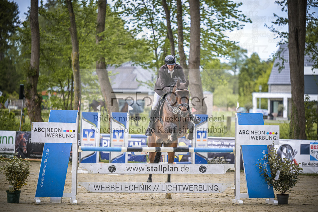 DOS_8253 | Entdecke hochwertige Reitturnierfotos von Foto Oger. Professionell, emotional und authentisch – jetzt Lieblingsmomente im Shop bestellen.Deutschlandweite Turnierfotografie. - Realisiert mit Pictrs.com