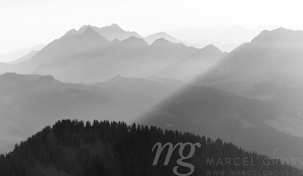 20240902-Niederhorn-109-Pano | Die ideale Geschenkidee für Naturliebhaber. Naturbilder von Marcel Gross Photography für ihr Zuhause in den verschiedensten Formaten und Materialien. - Realisiert mit Pictrs.com