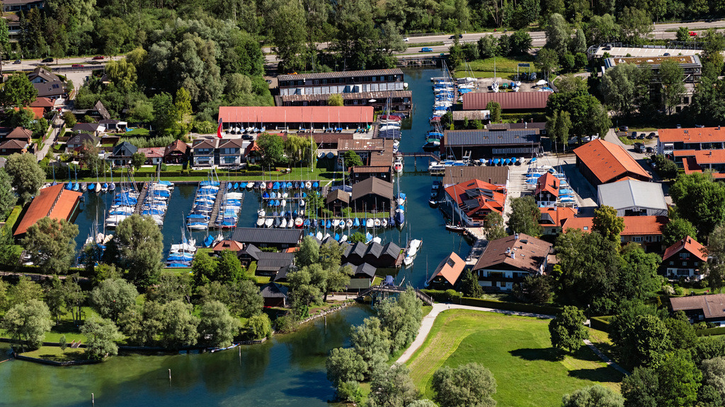 dr__0053557.jpg | STARNBERG 12.06.2020 Segelschiffe im Segel-Club Würmsee Starnberg eV im Hafen in Starnberg im Bundesland Bayern, Deutschland. // Sailboats in Segel-Club Wuermsee Starnberg eV in the harbor in Starnberg in the state Bavaria, Germany. Foto: Daniel Reiter