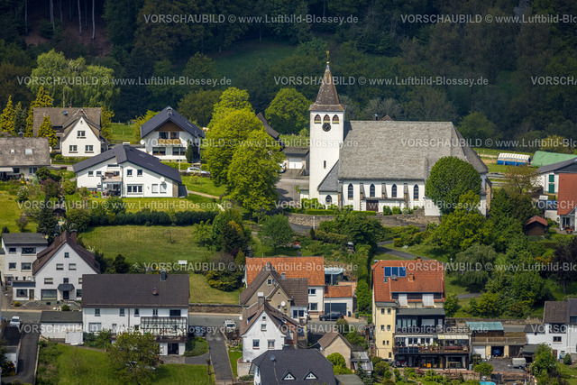 Sundern230504680Langscheid | Luftbild, Kath. Kirche Antonius, Langscheid, Sundern, Sauerland, Nordrhein-Westfalen, Deutschland