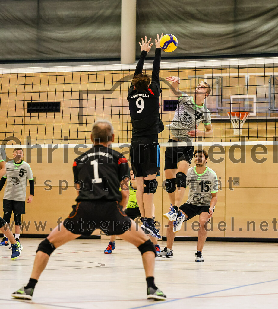 2021-11-27_079_TuS_Oberding_II_gegen_MTV_1881_Ingolstadt_III | Oberding, Deutschland, 27.11.2021:
Volleyball, Kreisliga 2021 / 2022, 5. Spieltag, TuS Oberding II gegen MTV 1881 Ingolstadt III, Endergebnis: 3:2

Andreas Ruß (TuS Oberding, #1), Hayden Lorenz (TuS Oberding, #9)

Foto: Christian Riedel / fotografie-riedel.net