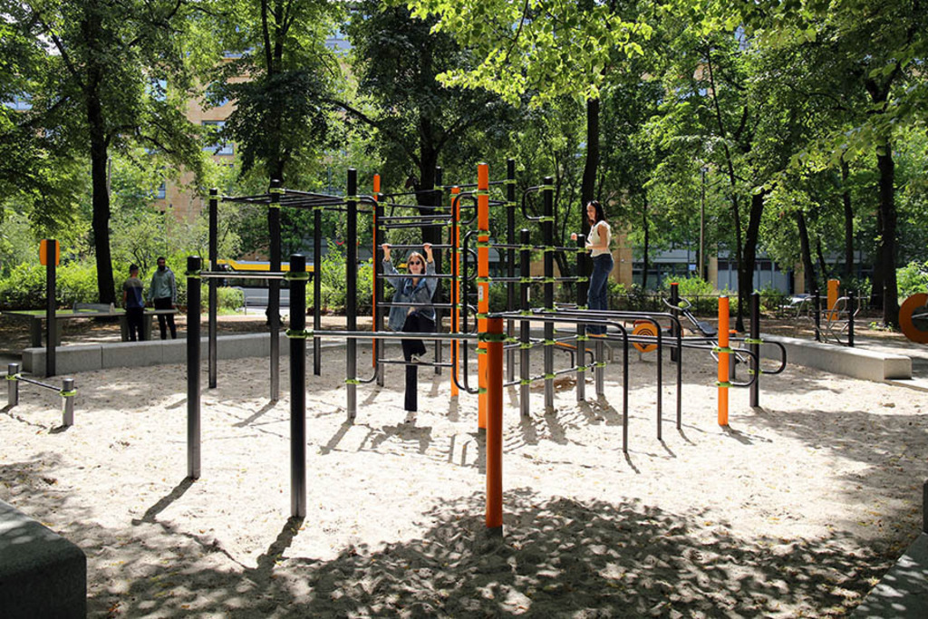 Mariannenpark - Fitnessplatz | Entdecke über 20 Kategorien Leipzig-Motive: Foto-Downloads, hochwertige Poster, Leinwand- & Fine-Art-Prints. Jetzt Lieblingsfoto im Bildlexikon Leipzig Shop bestellen!
