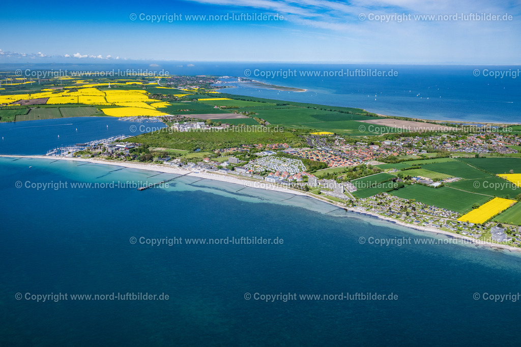 Grossenbrode_ELS_4502150522 | GROßENBRODE 15.05.2022 Ortsansicht an der Meeres-Küste der Ostsee in Großenbrode im Bundesland Schleswig-Holstein. // Townscape on the seacoast of Baltic Sea in Grossenbrode in the state Schleswig-Holstein. Foto: Martin Elsen