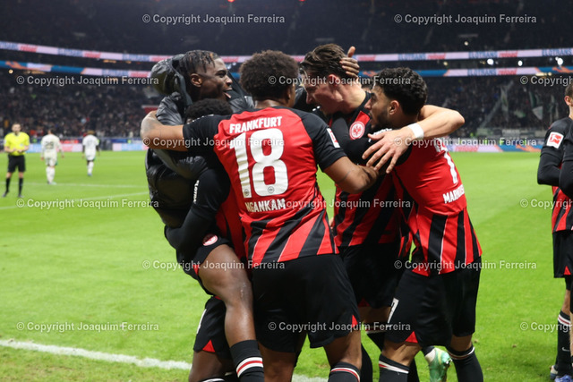 2023.12.20_sge_3726 | 20.12.2023 Fussball 1.Bundesliga 16.Spieltag Eintracht Frankfurt - Borussia Mönchengladbach v.l.,Eric Junior Dina Ebimbe (Eintracht Frankfurt), Jessic Ngankam (Eintracht Frankfurt), Robin Koch (Eintracht Frankfurt), Omar Marmousch (Eintracht Frankfurt), Torjubel, Goal celebration, celebrate the goal 
 - Realisiert mit Pictrs.com