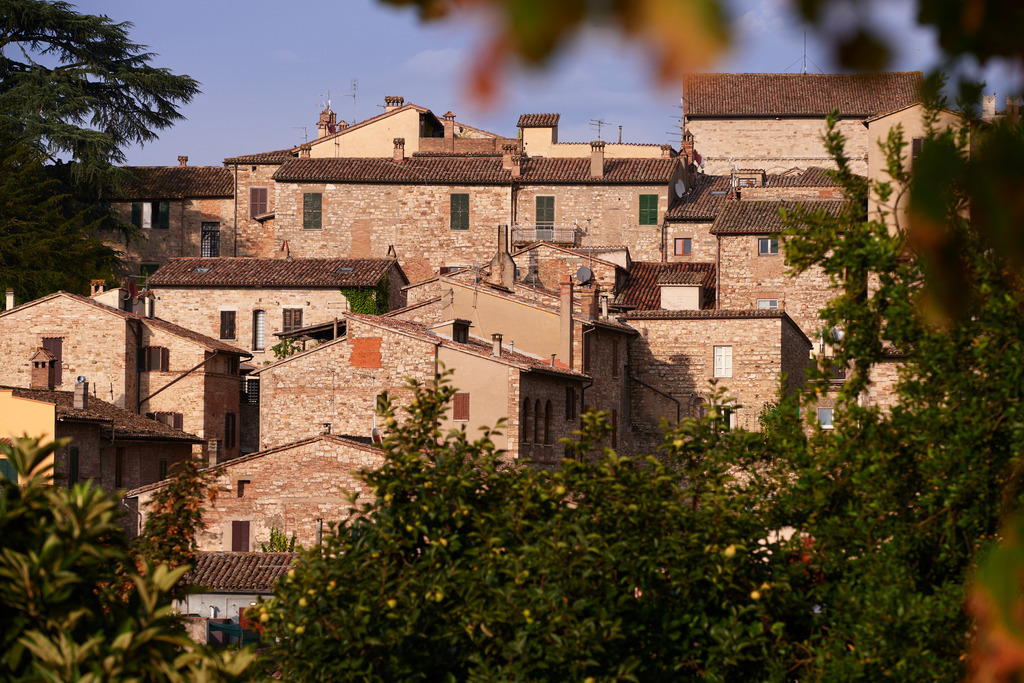 Detailansicht der Stadt Todi | Todi, Italien - August 31, 2016: Detailansicht der Stadt Todi. - Realisiert mit Pictrs.com