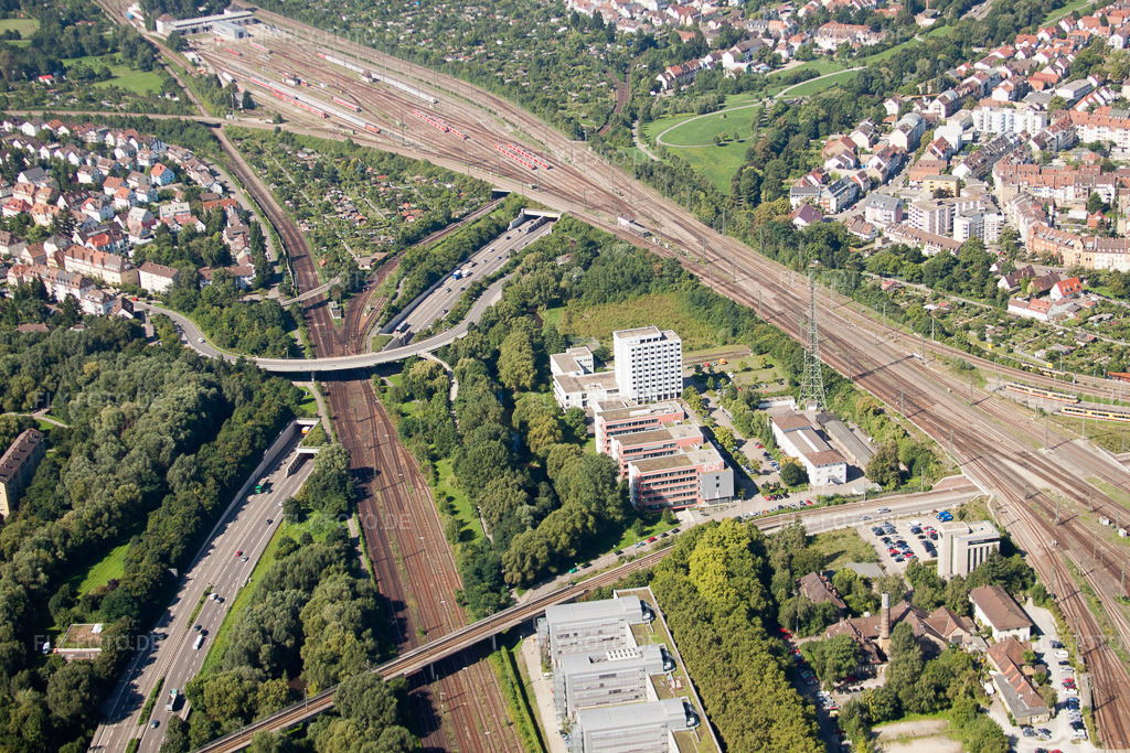 Luftbild: Ein- und Ausfahrt des Edeltrud Tunnel der Südtangente die Straße B10 verläuft durch den Tunnel im Ortsteil Beiertheim - Bulach im Ortsteil Beiertheim-Bulach in Karlsruhe im Bundesland Baden-Württemberg in Deutschland. Foto: IMG_32025.jpg vom 20.08.2010 durch Werner Riehm/FLY-FOTO.de