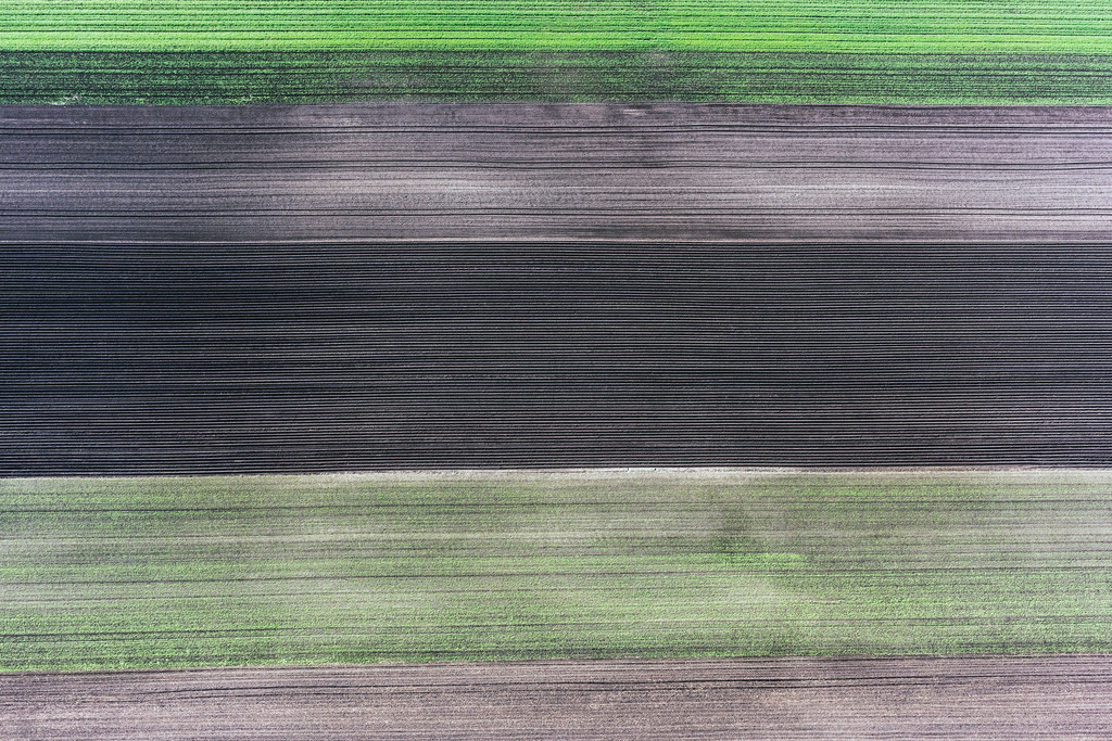 dr__0010846.jpg | HALLBERGMOOS 24.04.2017 Gepflügter Acker in Hallbergmoos im Bundesland Bayern, Deutschland. // Plowed field in Hallbergmoos in the state Bavaria, Germany. Foto: Daniel Reiter