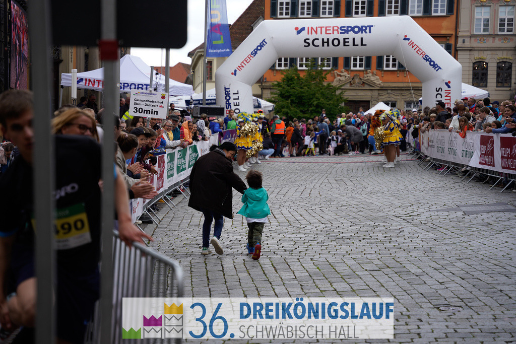 AOK Junior Cup 400m | 3Königslauf 2022 AOK Junior Cup 400m - Realisiert mit Pictrs.com