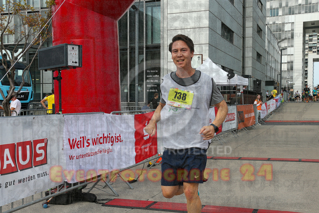 250920_1328_EX1_4891 | Sportfotografie im Rhein-Sieg Kreis, Köln, Bonn, NRW, Rheinland Pfalz, Hessen, etc. Unser Tätigkeitsfeld umfasst den Laufsport vom Volkslauf über den Marathon, Duathlon, Triathon bis zum Ultralauf wie Kölnpfad Ultra oder Schindertrail.