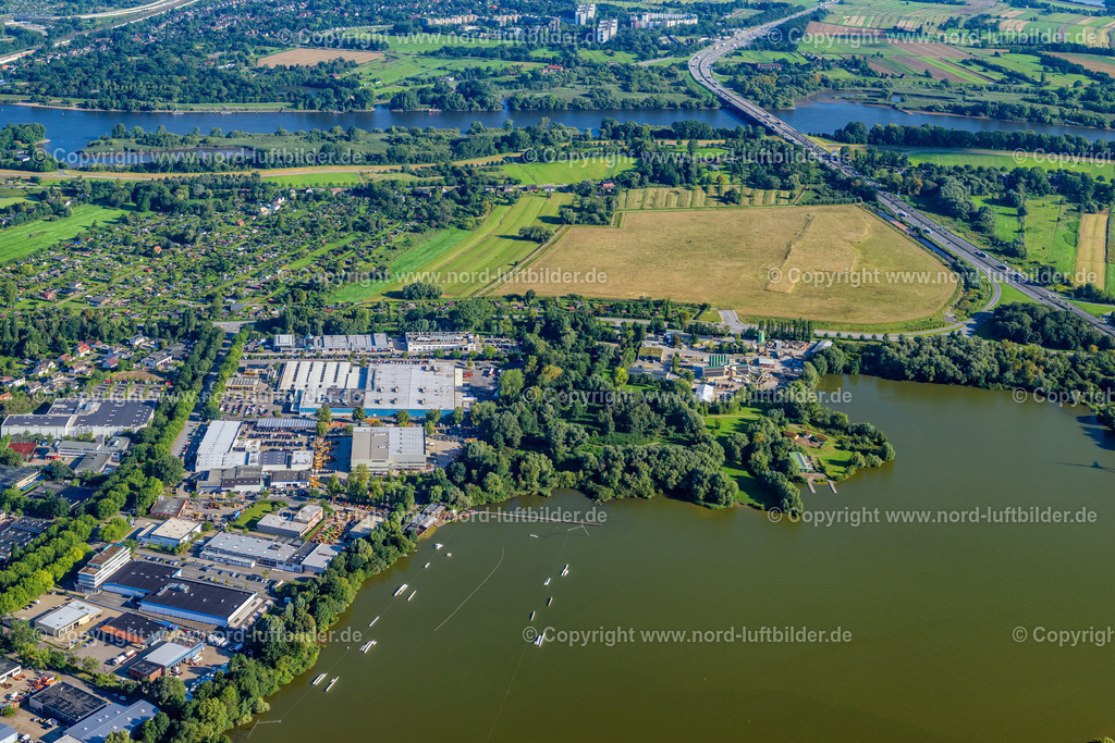 Hamburg_Harburg_Gewerbegebiet_ELS_4525280823 | HAMBURG 28.08.2023 Erschließungsgebiet Gewerbegebiet Neuländer Wettern an der A1 AS Hamburg-Harburg im Ortsteil Harburg in Hamburg, Deutschland. // Neulaender Wettern commercial area development area on the A1 AS Hamburg-Harburg in the Harburg district in Hamburg, Germany. Foto: Martin Elsen