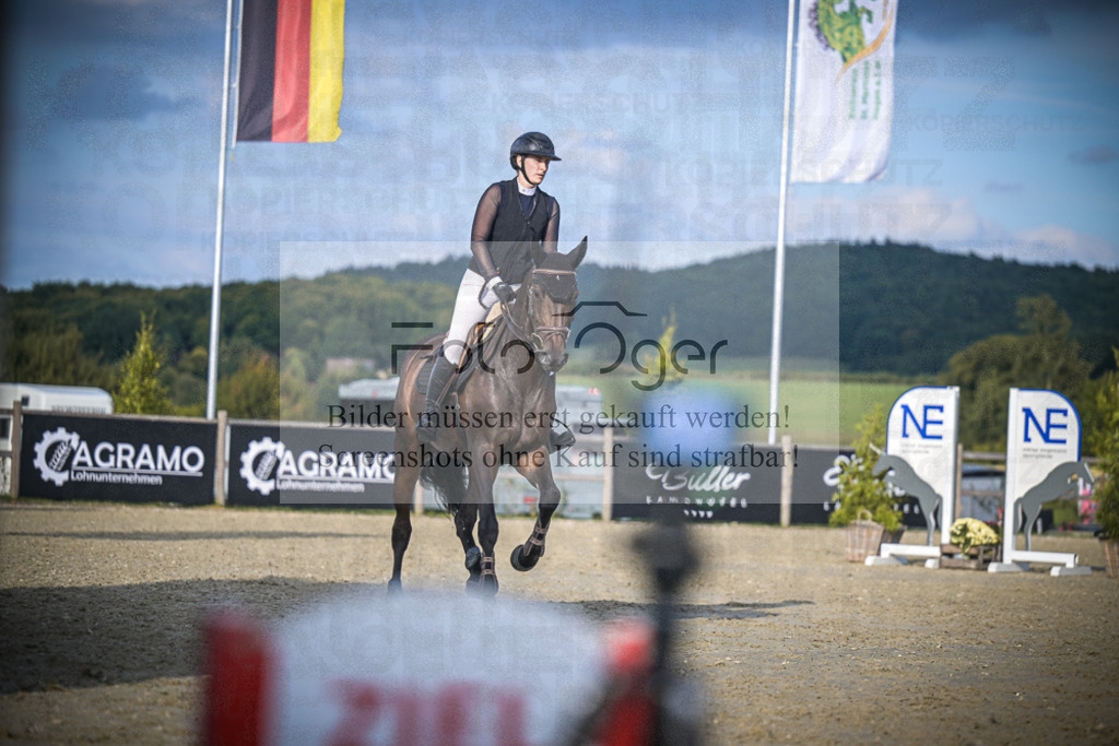 DOS_3272 | Entdecke hochwertige Reitturnierfotos von Foto Oger. Professionell, emotional und authentisch – jetzt Lieblingsmomente im Shop bestellen.Deutschlandweite Turnierfotografie. - Realisiert mit Pictrs.com