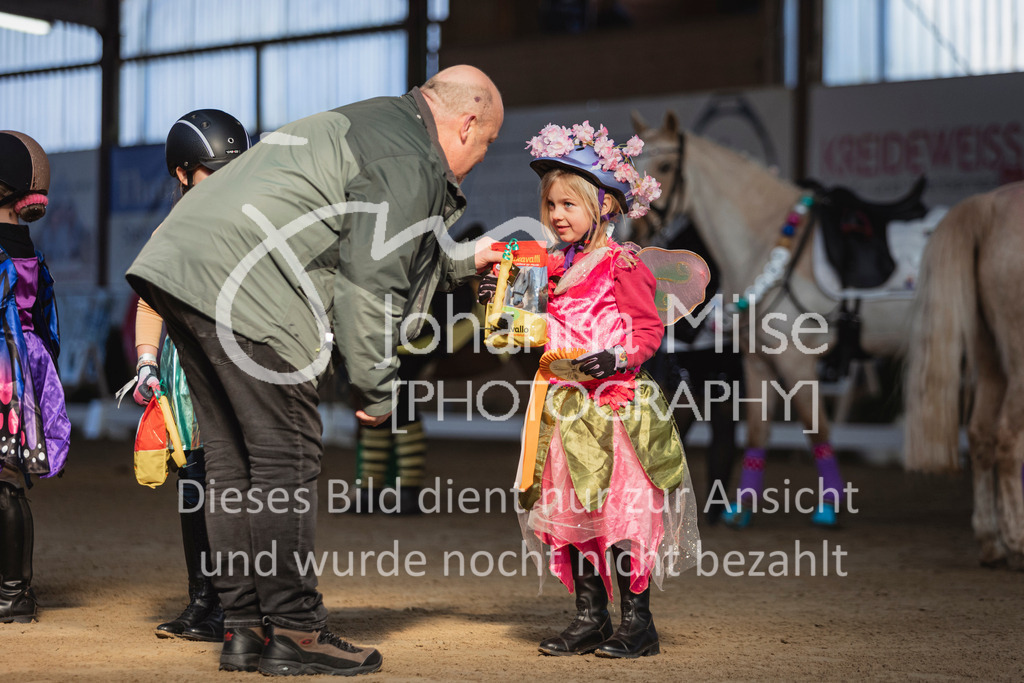 250316_HF-Schwm_Fuehrzuegel-148 | Deine schönsten Turniermomente als professionelle Fotos! Entdecke hochwertige Pferdesport-Fotografie im Online-Shop. Jetzt Fotos finden & bestellen!
